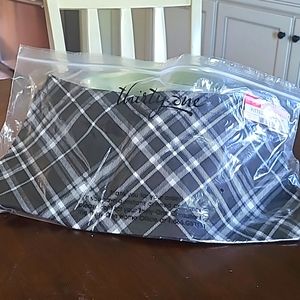Thirty one fitted purse skirt in black pick me plaid